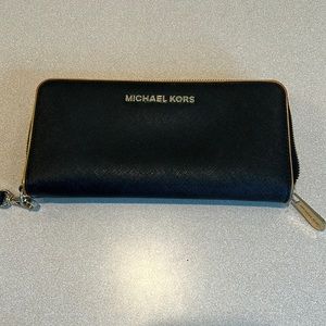 Michael Kors wallet/wristlet